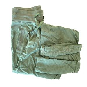 Lululemon unlined dance studio pant size 4